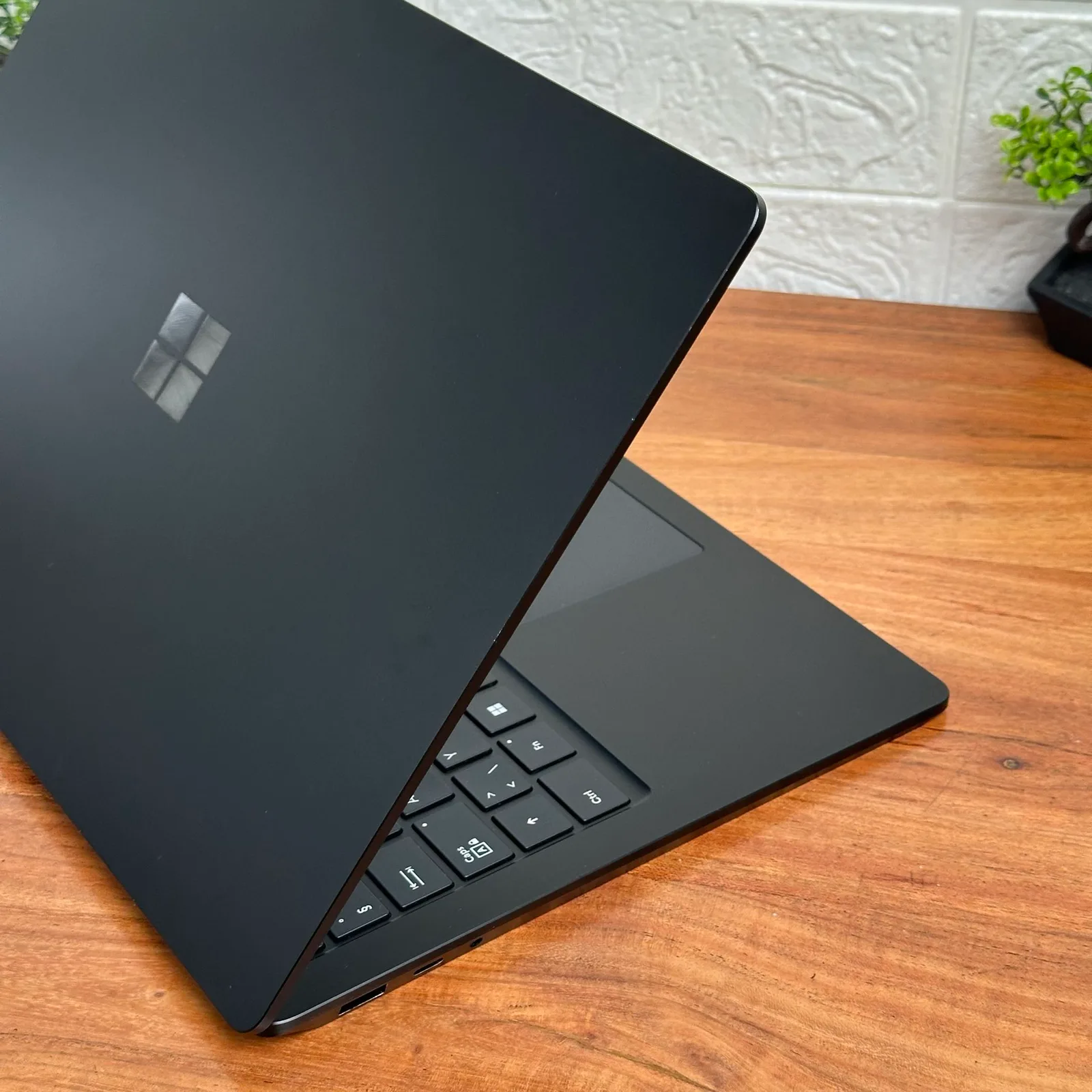 Microsoft Laptop 5