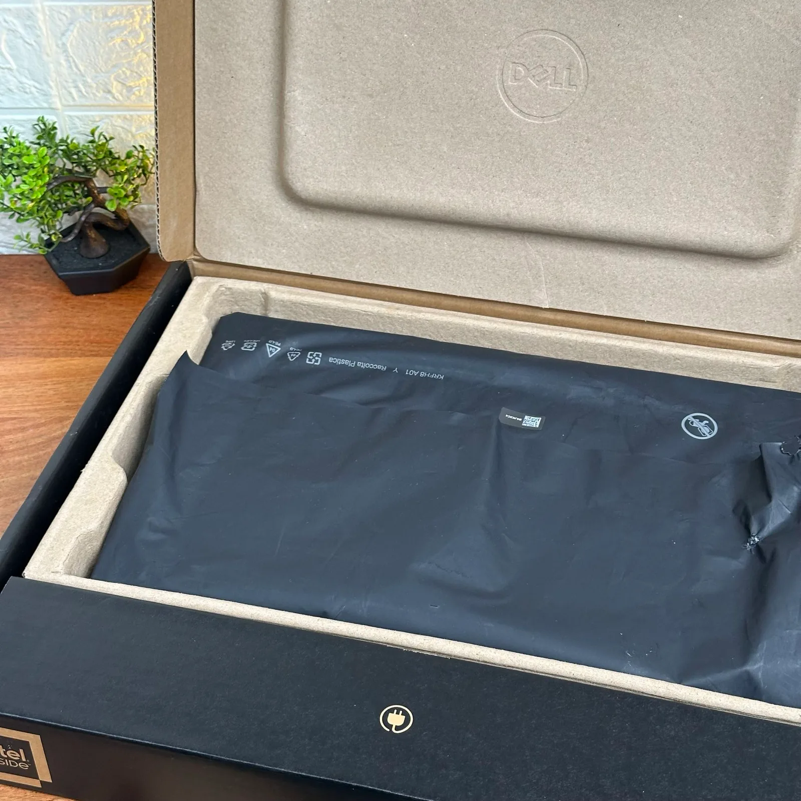 Dell 16 Plus 2-en-1 DB06250