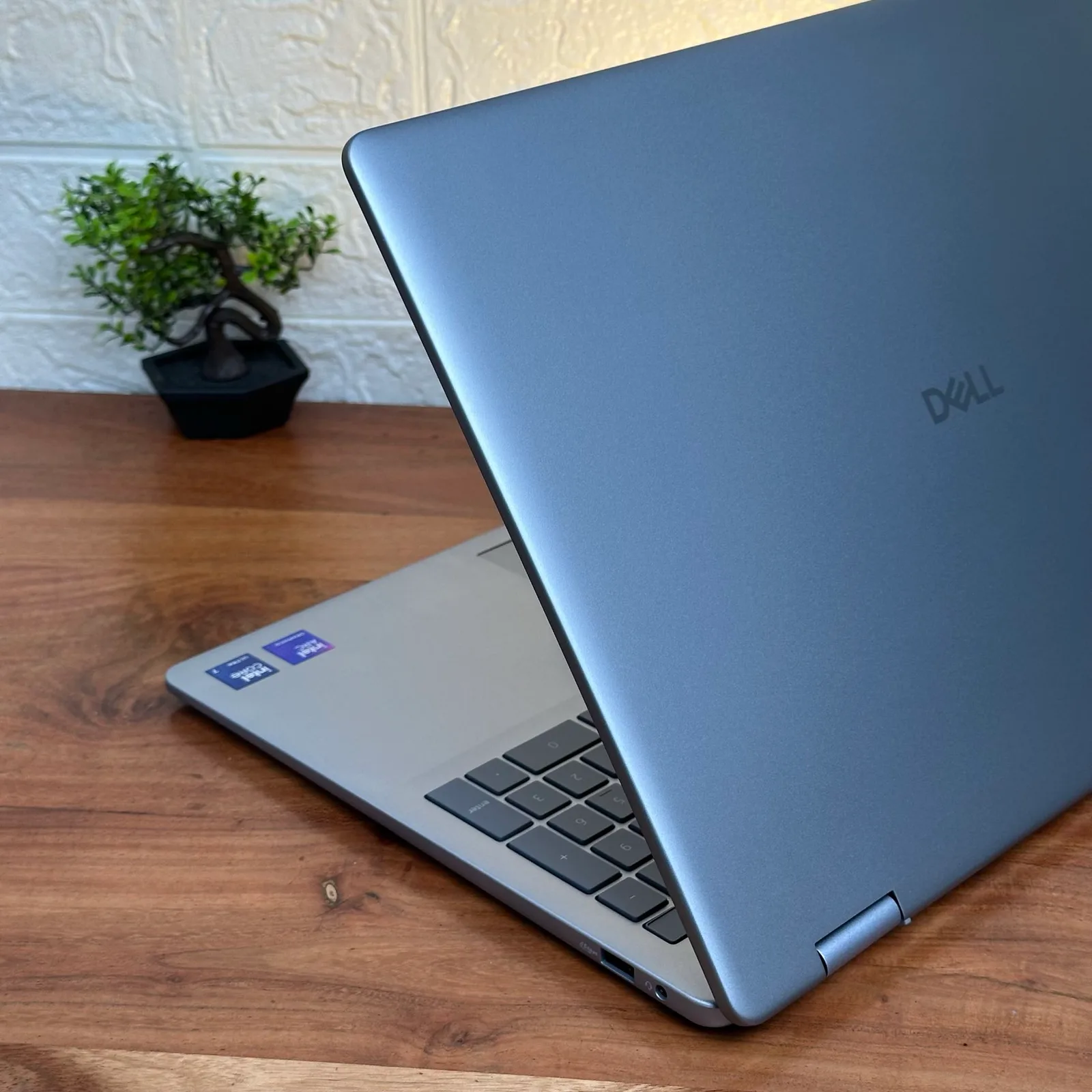 Dell 16 Plus 2-en-1 DB06250